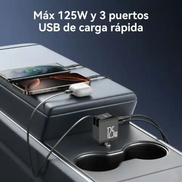 Cargador para carro con cable retráctil Yesido Y71 cargando 3 dispositivos con hasta 125W