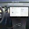 Cargador para carro con cable retráctil de 70 cm Yesido Y71 cargando un iPhone en el tablero