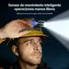 Sensor de movimiento de la linterna de cabeza recargable Yesido TC13 sobre un casco de trabajo