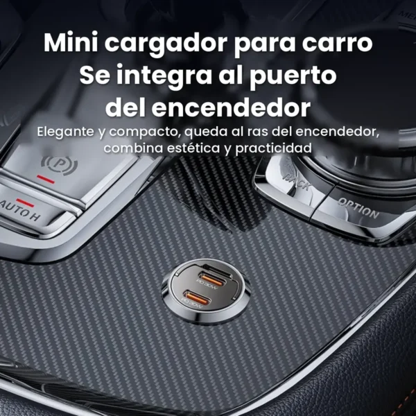 Mini cargador para carro Yesido Y69 instalado al ras del encendedor del carro