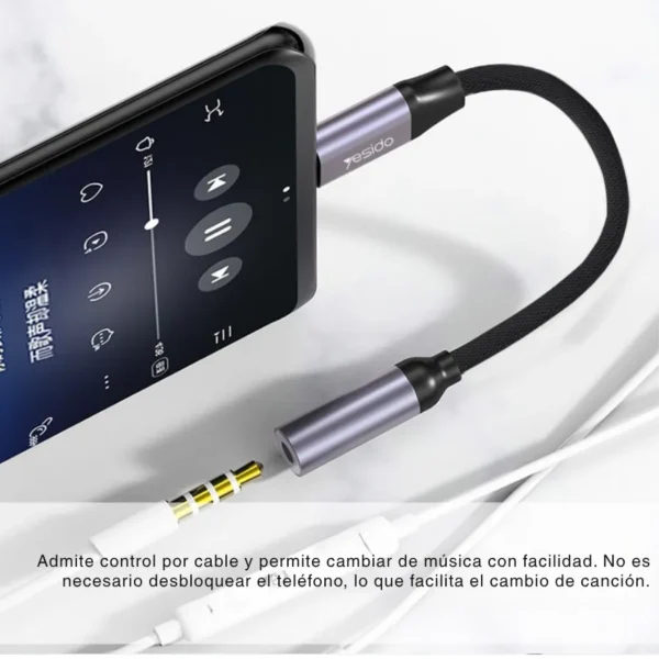 Adaptador jack tipo C Yesido YAU19 conectando audífonos al celular