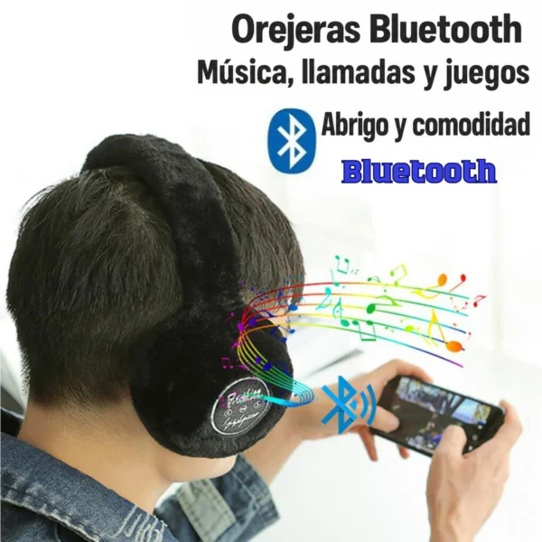 Persona con audífonos de peluche negros usando un teléfono, con símbolos de música y Bluetooth.