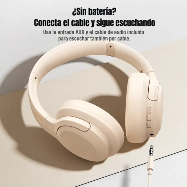 Audífonos de diadema Remax RB-900HB conectados con cable de audio a la entrada AUX