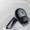 audifonos inalambricos TWS25 Yesido rodeado con agua