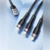Cable cargador 3 en 1 Toocki USB-C, Lightning y Micro USB Cable cargador 3 en 1 Toocki con puntas USB-C, Lightning y Micro USB y entrada USB-A