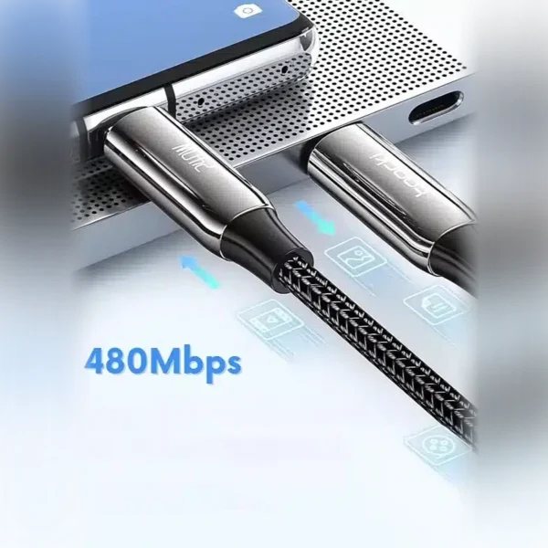 Cable PD 240W Toocki conectado a una laptop transfiriendo datos a 480 Mbps