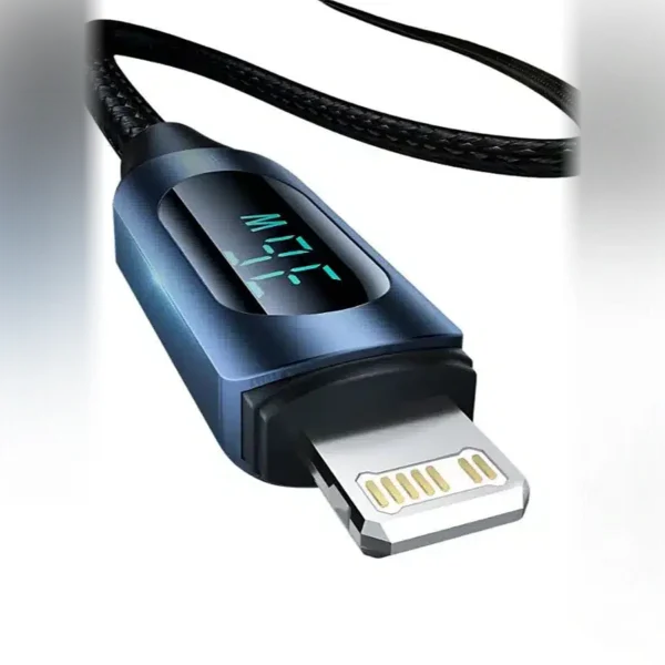 Pantalla digital del cable tipo C a Lightning Toocki Primer plano de la pantalla digital y el conector Lightning del cable tipo C a Lightning con pantalla Toocki