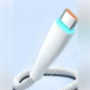 Conector USB-C del cable USB C 2 metros Toocki con anillo de luz encendido