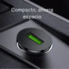 Cargador para carro Yesido Y38 compacto instalado al ras de la toma de 12V