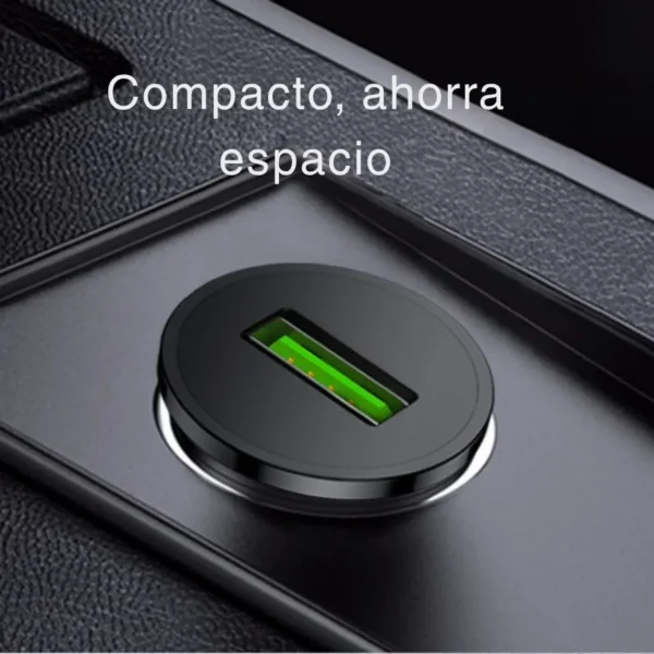 Cargador para carro Yesido Y38 compacto instalado al ras de la toma de 12V