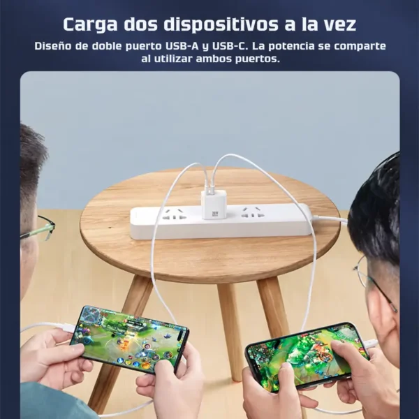 Cargador Remax RP-U82 de doble puerto cargando dos celulares al mismo tiempo
