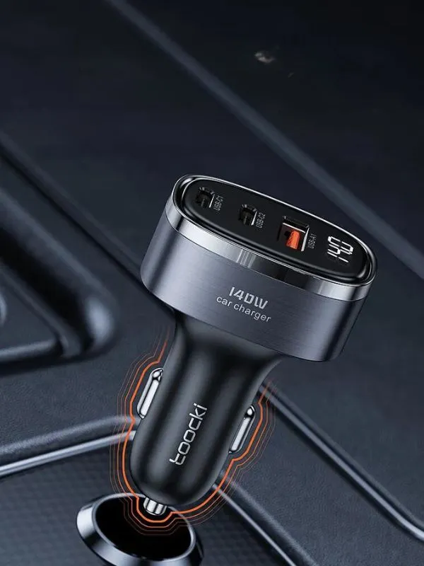 🔌 Cargador para Auto Toocki 140W con Carga Rápida USB-C y Pantalla LED – Triple Puerto para Celular, Tablet y Laptop