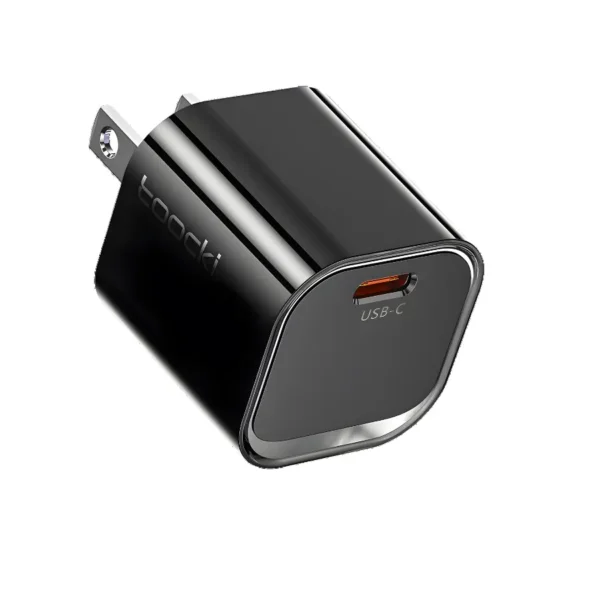 gan-01-principal-negro-1.webp Cargador Toocki GaN 20W USB-C color negro, vista principal
