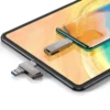 Pendrive para celular Usams ZB198 conectado por USB-C a un celular y por USB 3.0 junto a una tablet