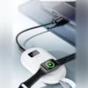 Power bank para Apple Watch Toocki recargándose por USB-C desde una laptop