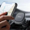 Celular con GPS en el soporte magnético para rejilla Joyroom ZS400 dentro del auto