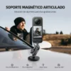 Cámara panorámica instalada en el soporte magnético Telesin sobre la carrocería de un auto. Cámara no incluida.